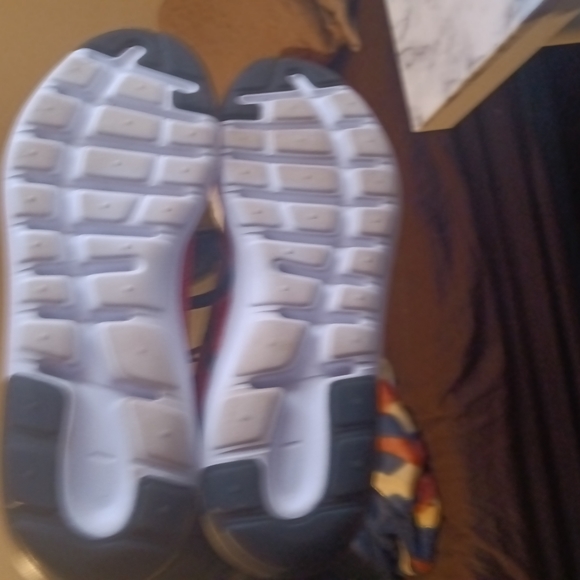 Shoes - Picture 4 of 6